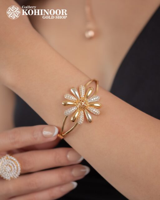 Dapatkan koleksi bangle bunga ini hanya di Gallery Kohinoor✨
.
Dapatkan koleksi perhiasan emas model terbaru hanya di @gallerykohinoor
ALWAYS YOUNG & STAY GOLD🌟💫
.
.
More Info : ⤵️⤵️⤵️
Whatsapp :  087869999909 
Our outlets :
Gallery Kohinoor : Jl. Sulawesi No. 106-108, Denpasar, Bali. (0361)237925
.
New Gallery Kohinoor : Jl. Sulawesi No. 80, Denpasar, Bali. (0361)8486111
.
Gallery Kohinoor Teuku Umar : Jl. Teuku umar No. 14, Denpasar, Bali. (0361)8488999
.
.
#gallerykohinoor #tokoemas #tokoemasdps #goldshop  #perhiasanemas #tokoperhiasanemasbali #perhiasanemasdps 
#weddingring #jewelry #fashion #gold
#newdesign #limited #likeforlike #bangles #necklace #ring #bracelet #pendant #earrings #diamond #instafashion #bestseller #style #luxury #yellowgold #whitegold #rosegold #jualantambali 
TRUSTED GOLD SHOP GALLERY KOHINOOR ⭐ GET THE BEST DESIGNS AND MODELS WITH THE BEST PRICE AND LOTS OF CHOICES HERE 💗