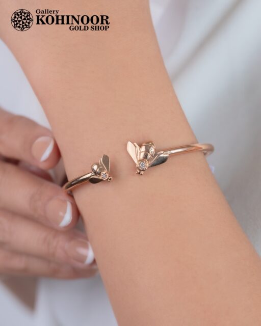 Lengkapi tampilanmu dengan koleksi gelang bee kami.
.
Dapatkan koleksi perhiasan emas model terbaru hanya di @gallerykohinoor
ALWAYS YOUNG & STAY GOLD🌟💫
.
.
More Info : ⤵️⤵️⤵️
Whatsapp : 087869999909
Our outlets :
Gallery Kohinoor : Jl. Sulawesi No. 106-108, Denpasar, Bali. (0361)237925
.
New Gallery Kohinoor : Jl. Sulawesi No. 80, Denpasar, Bali. (0361)8486111
.
Gallery Kohinoor Teuku Umar : Jl. Teuku umar No. 14, Denpasar, Bali. (0361)8488999
.
.
#gallerykohinoor #tokoemas #tokoemasdps #goldshop #perhiasanemas #tokoperhiasanemasbali #perhiasanemasdps
#weddingring #jewelry #fashion #gold
#newdesign #limited #likeforlike #bangles #necklace #ring #bracelet #pendant #earrings #diamond #instafashion #bestseller #style #luxury #yellowgold #whitegold #rosegold #jualantambali
TRUSTED GOLD SHOP GALLERY KOHINOOR ⭐ GET THE BEST DESIGNS AND MODELS WITH THE BEST PRICE AND LOTS OF CHOICES HERE 💗