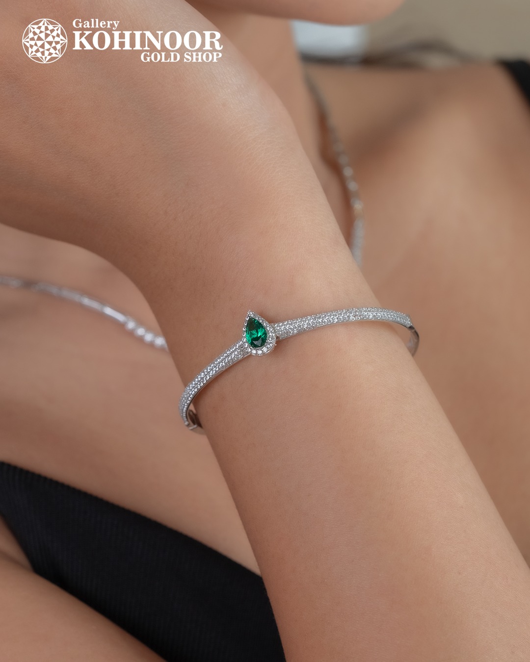 Tampilan elegan dari gelang emas putih permata hijau. 
.
.
Dapatkan koleksi perhiasan emas model terbaru hanya di @gallerykohinoor
ALWAYS YOUNG & STAY GOLD🌟💫
.
.
More Info : ⤵️⤵️⤵️
Whatsapp :  087869999909 
Our outlets :
Gallery Kohinoor : Jl. Sulawesi No. 106-108, Denpasar, Bali. (0361)237925
.
New Gallery Kohinoor : Jl. Sulawesi No. 80, Denpasar, Bali. (0361)8486111
.
Gallery Kohinoor Teuku Umar : Jl. Teuku umar No. 14, Denpasar, Bali. (0361)8488999
.
.
#gallerykohinoor #tokoemas #tokoemasdps #goldshop  #perhiasanemas #tokoperhiasanemasbali #perhiasanemasdps 
#weddingring #jewelry #fashion #gold
#newdesign #limited #likeforlike #bangles #necklace #ring #bracelet #pendant #earrings #diamond #instafashion #bestseller #style #luxury #yellowgold #whitegold #rosegold #jualantambali 
TRUSTED GOLD SHOP GALLERY KOHINOOR ⭐ GET THE BEST DESIGNS AND MODELS WITH THE BEST PRICE AND LOTS OF CHOICES HERE 💗