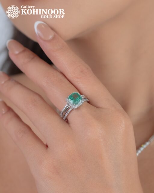 Tampilan elegan dari gelang emas putih permata hijau. 
.
.
Dapatkan koleksi perhiasan emas model terbaru hanya di @gallerykohinoor
ALWAYS YOUNG & STAY GOLD🌟💫
.
.
More Info : ⤵️⤵️⤵️
Whatsapp :  087869999909 
Our outlets :
Gallery Kohinoor : Jl. Sulawesi No. 106-108, Denpasar, Bali. (0361)237925
.
New Gallery Kohinoor : Jl. Sulawesi No. 80, Denpasar, Bali. (0361)8486111
.
Gallery Kohinoor Teuku Umar : Jl. Teuku umar No. 14, Denpasar, Bali. (0361)8488999✅
.
.
#gallerykohinoor #tokoemas #tokoemasdps #goldshop  #perhiasanemas #tokoperhiasanemasbali #perhiasanemasdps 
#weddingring #jewelry #fashion #gold
#newdesign #limited #likeforlike #bangles #necklace #ring #bracelet #pendant #earrings #diamond #instafashion #bestseller #style #luxury #yellowgold #whitegold #rosegold #jualantambali 
TRUSTED GOLD SHOP GALLERY KOHINOOR ⭐ GET THE BEST DESIGNS AND MODELS WITH THE BEST PRICE AND LOTS OF CHOICES HERE 💗