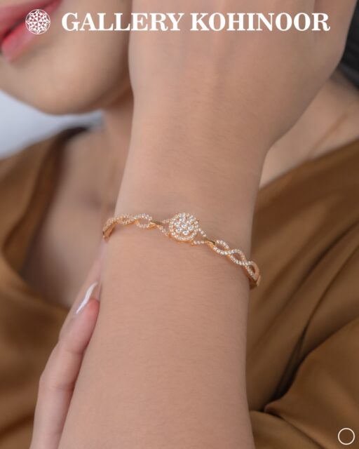 Tampil menawan dengan koleksi perhiasan Gallery Kohinoor
.
.
Dapatkan koleksi perhiasan emas model terbaru hanya di @gallerykohinoor
ALWAYS YOUNG & STAY GOLD🌟💫
.
.
More Info : ⤵️⤵️⤵️
Whatsapp : 087869999909
Our outlets :
Gallery Kohinoor : Jl. Sulawesi No. 106-108, Denpasar, Bali. (0361)237925
.
New Gallery Kohinoor : Jl. Sulawesi No. 80, Denpasar, Bali. (0361)8486111
.
Gallery Kohinoor Teuku Umar : Jl. Teuku umar No. 14, Denpasar, Bali. (0361)8488999
.
.
#gallerykohinoor #goldshopbali #tokoemasbali #antam #goldjewellry
TRUSTED GOLD SHOP GALLERY KOHINOOR ⭐ GET THE BEST DESIGNS AND MODELS WITH THE BEST PRICE AND LOTS OF CHOICES HERE 💗