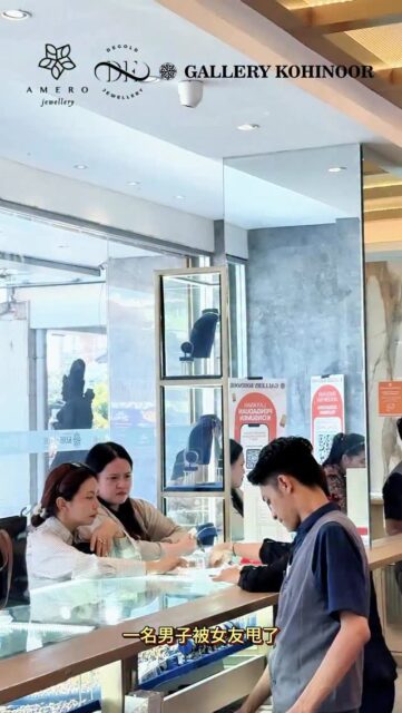 DRAMERO ~ When Love Meets Status
@degoldjakarta @amerojewellery 

Dia pura-pura miskin demi cinta yang tulus.
Diputus karena dianggap tak punya masa depan…
Padahal dia CEO toko perhiasan.

Sekarang yang tersisa cuma penyesalan—
karena tak semua cinta bisa kembali, meski dunia sudah di tangan 💔

#Dramero #DramaAmero #liveshopping #gallerykohinoor #goldshopbali