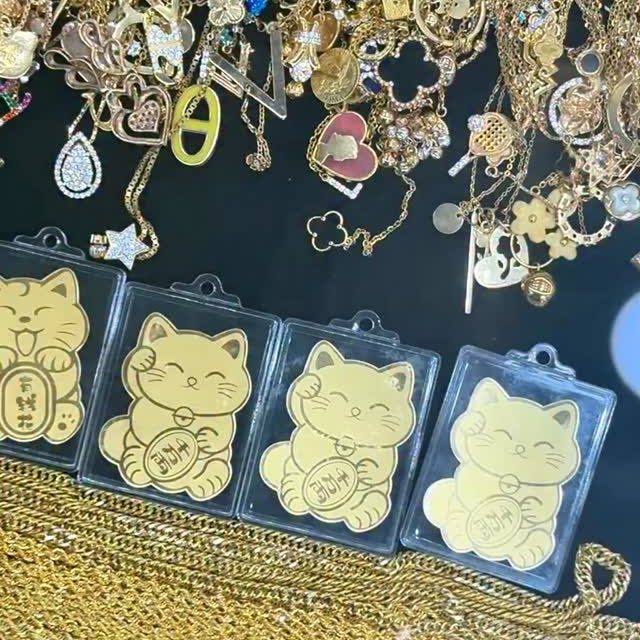 Sticker lucu buat lengkapin aksesoris kamu ✨
.
.
Dapatkan koleksi perhiasan emas model terbaru hanya di @gallerykohinoor
ALWAYS YOUNG & STAY GOLD🌟💫
.
.
More Info : ⤵️⤵️⤵️
Whatsapp :  087869999909 
Our outlets :
Gallery Kohinoor : Jl. Sulawesi No. 106-108, Denpasar, Bali. (0361)237925
.
New Gallery Kohinoor : Jl. Sulawesi No. 80, Denpasar, Bali. (0361)8486111
.
Gallery Kohinoor Teuku Umar : Jl. Teuku umar No. 14, Denpasar, Bali. (0361)8488999
.
.
#gallerykohinoor #goldshopbali #tokoemasbali #antam #goldjewelry 

TRUSTED GOLD SHOP GALLERY KOHINOOR ⭐ GET THE BEST DESIGNS AND MODELS WITH THE BEST PRICE AND LOTS OF CHOICES HERE 💗