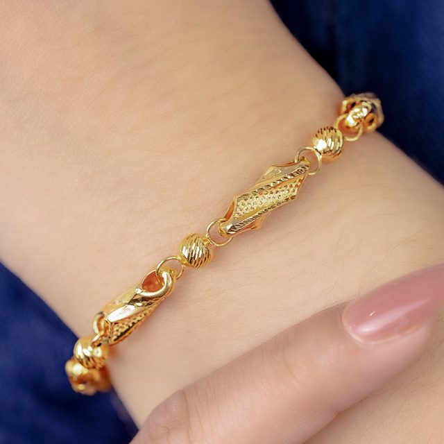 Tampil menawan dengan koleksi perhiasan Gallery Kohinoor
.
.
Dapatkan koleksi perhiasan emas model terbaru hanya di @gallerykohinoor
ALWAYS YOUNG & STAY GOLD🌟💫
.
.
More Info : ⤵️⤵️⤵️
Whatsapp :  087869999909 
Our outlets :
Gallery Kohinoor : Jl. Sulawesi No. 106-108, Denpasar, Bali. (0361)237925
.
New Gallery Kohinoor : Jl. Sulawesi No. 80, Denpasar, Bali. (0361)8486111
.
Gallery Kohinoor Teuku Umar : Jl. Teuku umar No. 14, Denpasar, Bali. (0361)8488999
.
.
#gallerykohinoor #goldshopbali #tokoemasbali #antam #goldjewelry

TRUSTED GOLD SHOP GALLERY KOHINOOR ⭐ GET THE BEST DESIGNS AND MODELS WITH THE BEST PRICE AND LOTS OF CHOICES HERE 💗