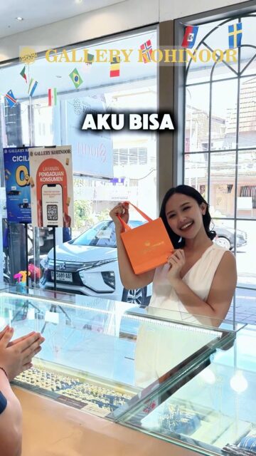 Siapa yang engga mau di Princess Treatment kaya gini? ✨❤
#gallerykohinoor #tokoemasbali #goldshop #sobatgk #antam